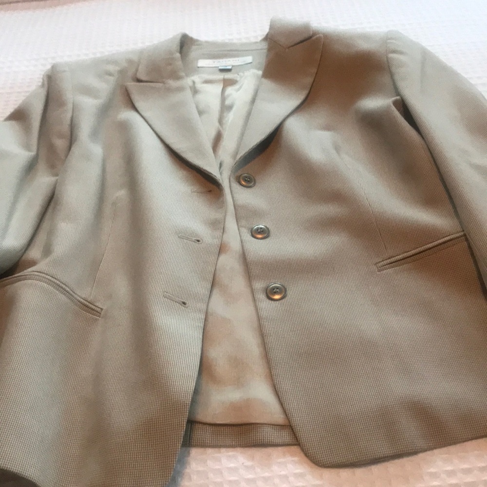 Ladies suit with skirt